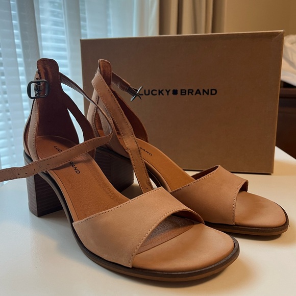 Lucky Brand Shoes - Lucky Brand Tan Block Heel Sandals NWT